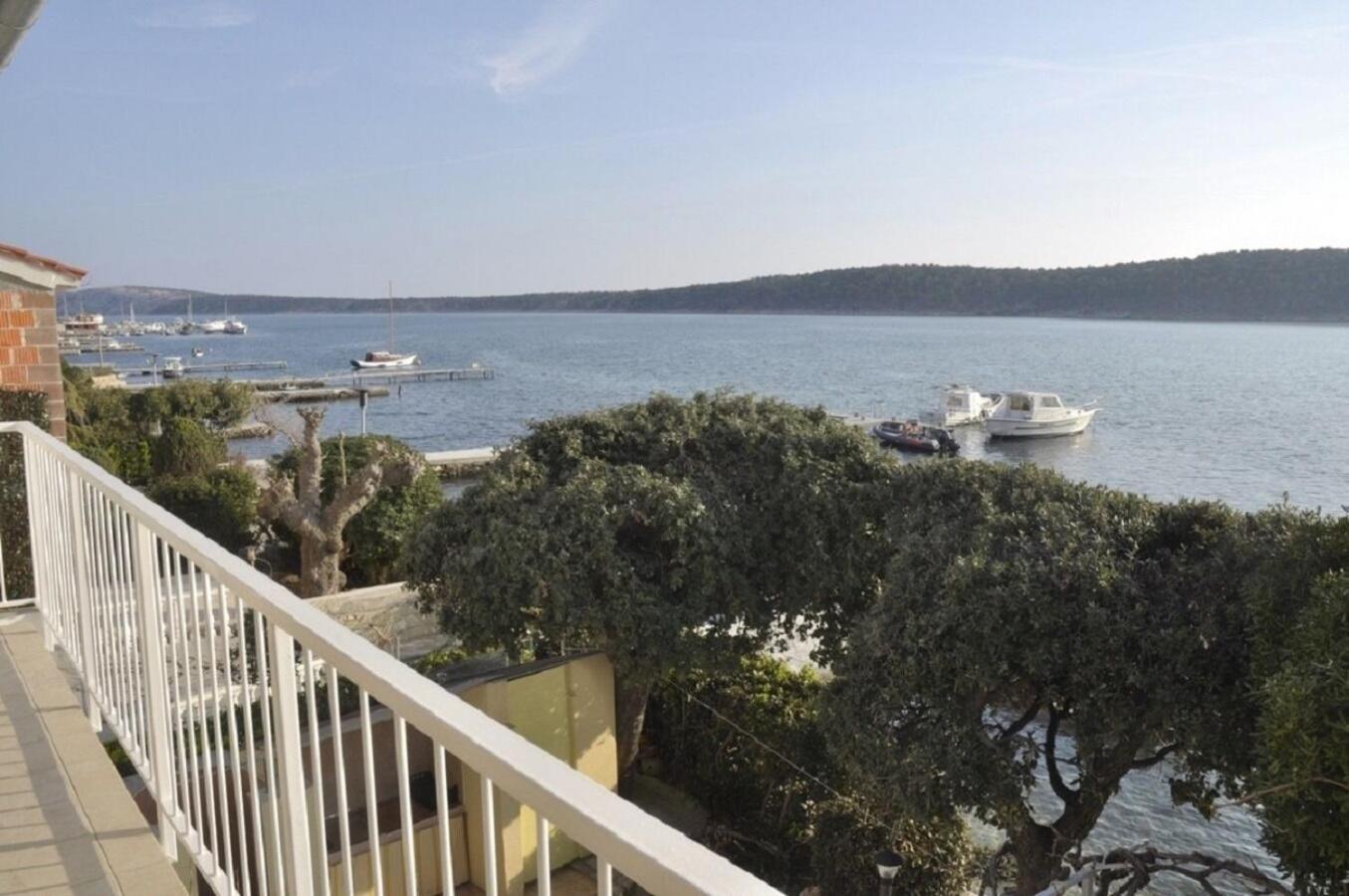 Apartments Petar - 6M From The Sea Barbat na Rabu Екстериор снимка