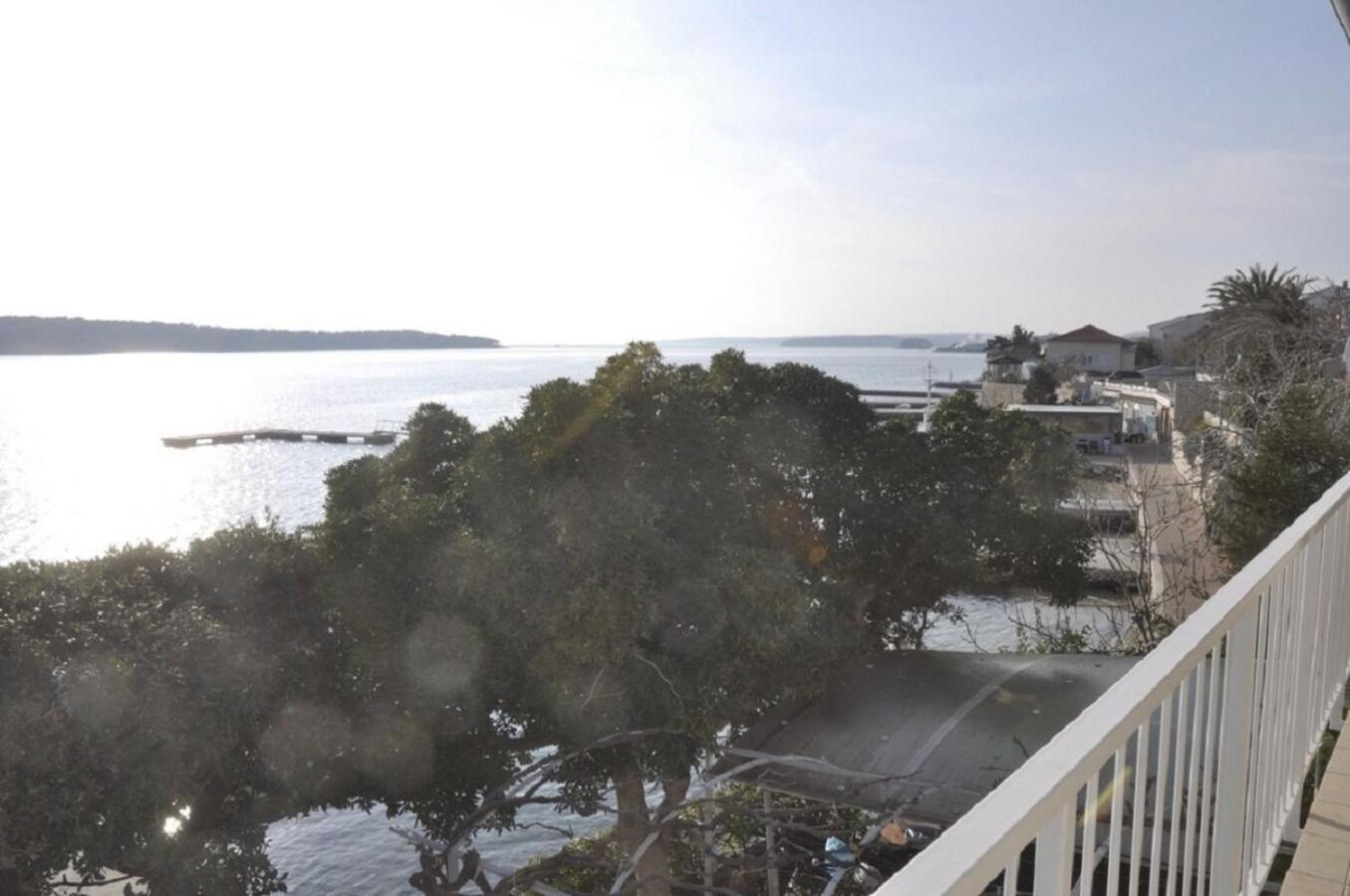 Apartments Petar - 6M From The Sea Barbat na Rabu Екстериор снимка